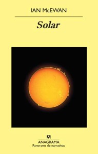Este libro aparece cuando aún los lectores están saboreando la genial "Solar"