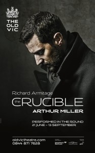 Richard Armitage da vida al personaje que Daniel Day-Lewis encarnó en la película "El crisol"/ Photo Credits: The Old Vic Theatre
