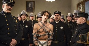 Adrien Brody refresca la brillantez profesional de Harry Houdini
