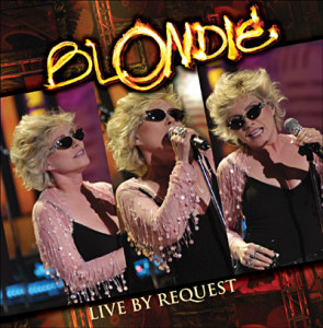 Debbie Harry sigue siendo el alma física de Blondie