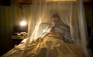 Simon Pegg encarna en el filme a un hombre cansado de no poder ayudar a sus pacientes