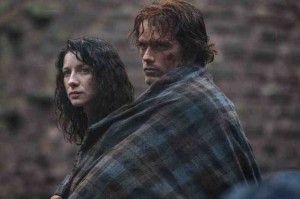 Outlander mantiene la tensión a través del amor imposible entre Claire Beauchamp y Jamie Fraser