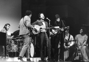 Bob Dylan estaba junto a Robertson, Danko, Manuel, Hudson y Helm cuando interpretó por primera vez "Like A Rolling Stone"/ Photo Credits: AP Photo