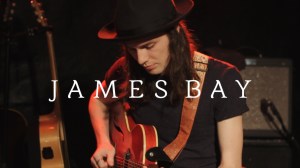 James Bay es un intérprete que se crece en los conciertos acústicos