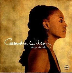 Cassandra Wilson revive himnos del jazz como "Strange Fruit"
