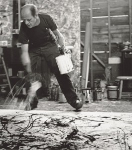 Jackson Pollock hizo del vertido en negro una de sus técnicas favoritas/ Photo Credits: Hans Namuth, Courtesy Center for Creative Photography, University of Arizona
