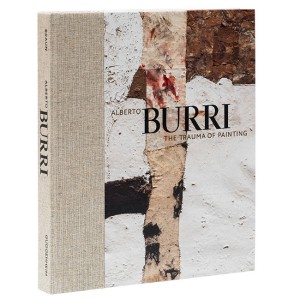 La exposición está acompañada de un completo catálogo sobre el trabajo de Alberto Burri