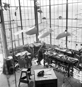 Alexander Calder nutrió sus obras de las inspiraciones surgidas a partir de maestros como Piet Mondrian y Marcel Duchamp
