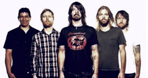 Foo Fighters han incluido una sentida carta de Dave Grohl (en el centro) en la página web del grupo