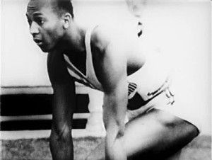 Jesse Owens, en una de las pruebas en la que participó